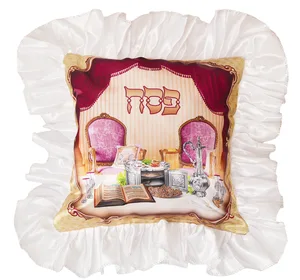 כרית סאטן וילון בורדו