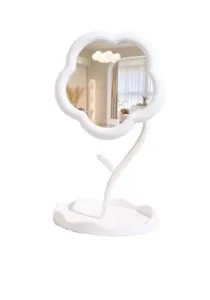 פרח מראה על בסיס לבן